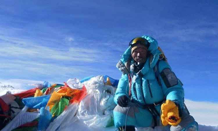 नेपाली पर्वतारोही ने 23वीं बार माउंट एवरेस्ट की चढ़ाई की