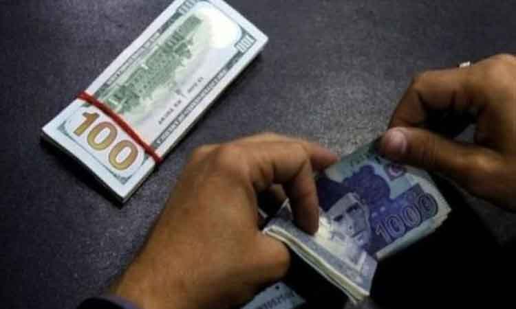 पाकिस्तान में बुरे दौर के बुरे आर्थिक हालात जारी, एशिया में सबसे कमज़ोर हुआ पाकिस्तानी रुपया 