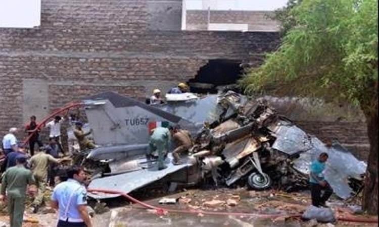 कैलिफोर्निया में एफ-16 लड़ाकू विमान दुर्घटनाग्रस्त