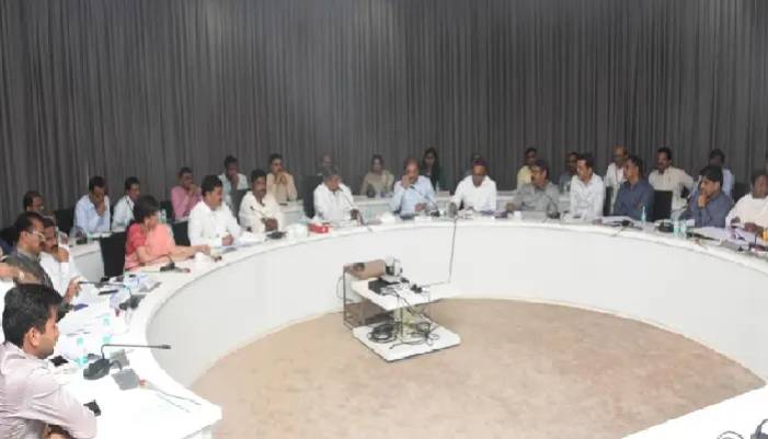 कालवा सलाहकार समिति बैठक : पुणे शहर में फिलहाल पानी कटौती नहीं – पालकमंत्री चंद्रकांत पाटिल