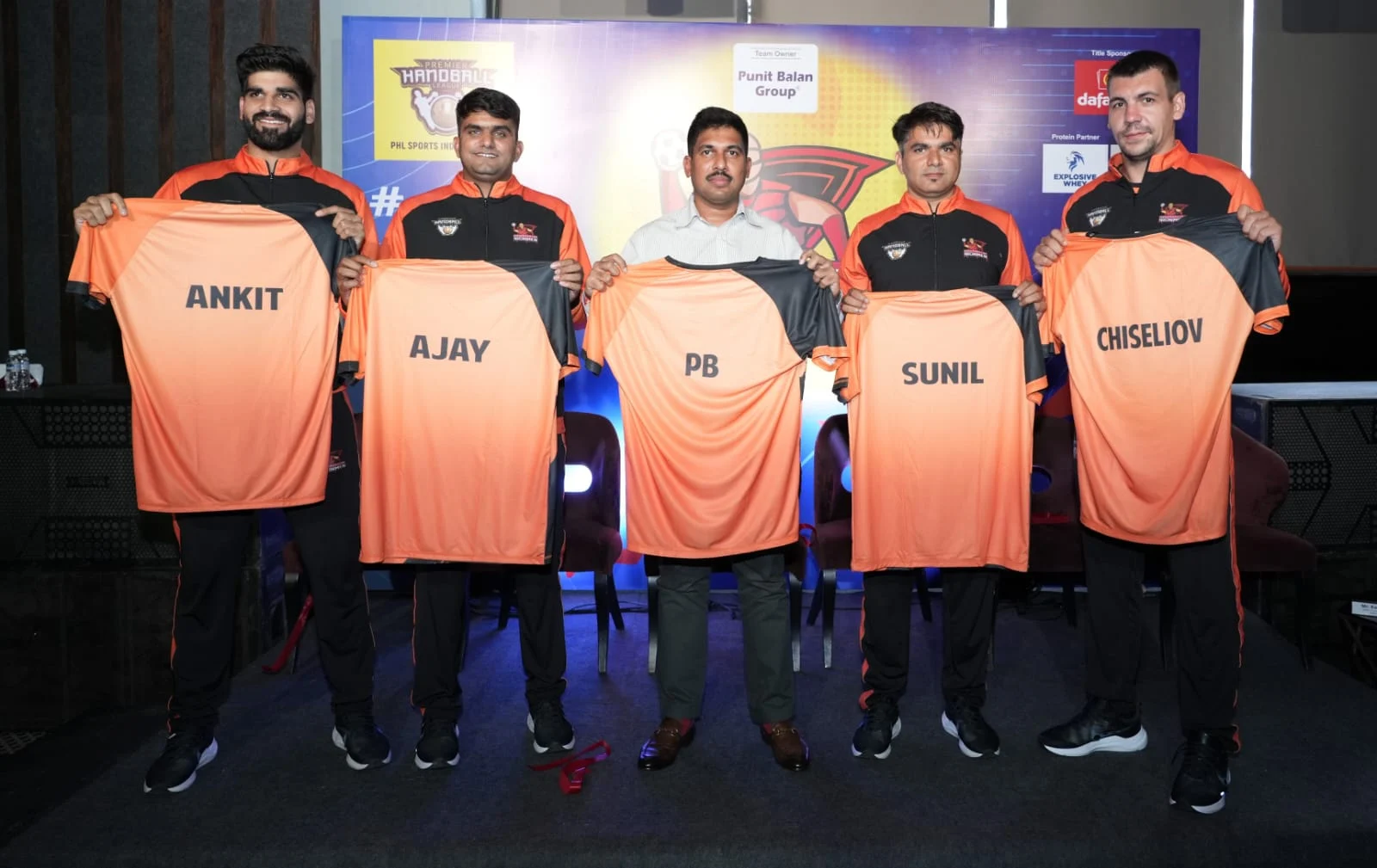 Maharashtra Ironmen Launch Jersey for PHL | प्रीमियर हैंडबॉल लीग के लिए ‘महाराष्ट्र आयर्नमैन’ की जर्सी का अनावरण! जर्सी अनावरण के भव्य समारोह में भारतीय क्रिकेटर केदार जाधव रहे मौजूद