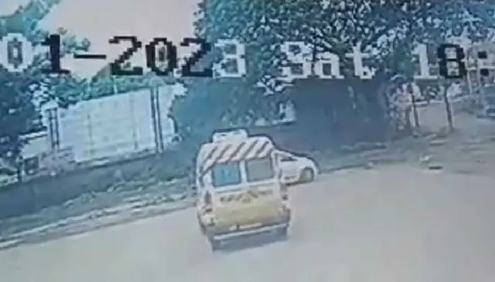  Pune Accident News | शॉकिंग! एंबुलेंस ने ली एक की जान, गाड़ी पीछे करते वक्त सीनियर सिटीजन को दो बार कुचला ; जुन्नर तालुका की घटना