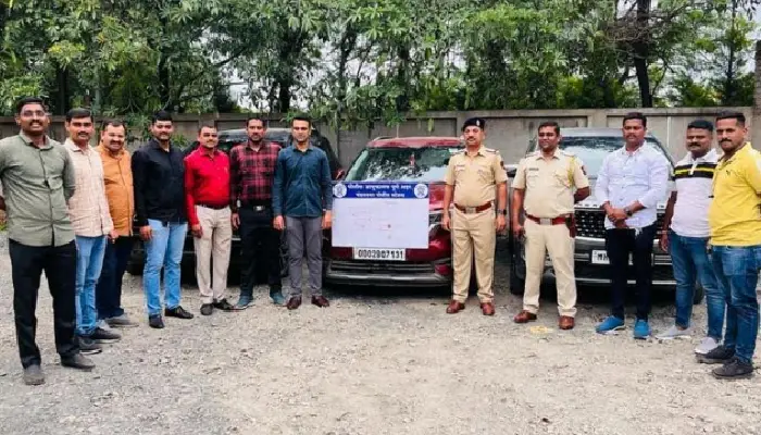 Pune Crime News | Fraud and embezzlement by booking a car through the Zumkar app! Chandannagar police seized cars worth 60 lakhs near Pakistan border