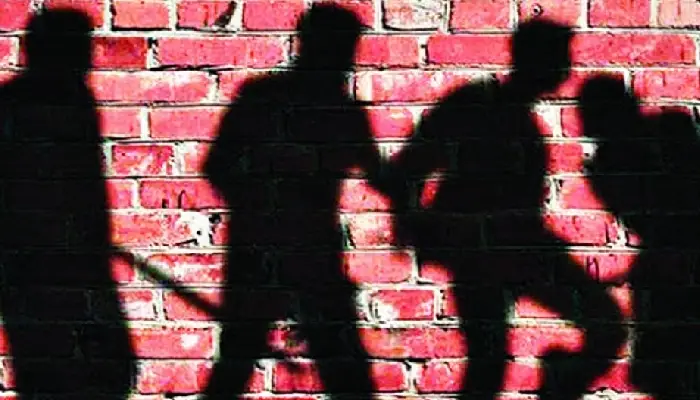 Pune Crime News | लोणी कालभोर: तलवार का धाक दिखाकर चीड़ डालने की धमकी ; रंगदारी मांगने वाला गुंडा गिरफ्तार