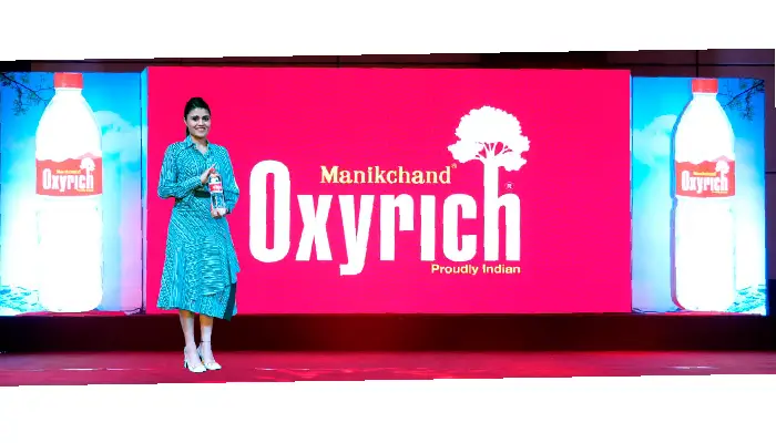 Manikchand Oxyrich Packaged Water | माणिकचंद ऑक्सिरीच अब नये रूप में ! पानी की ग़ुणवत्ता बनाए रखते हुए बोतल नये लाल रंग में पेश