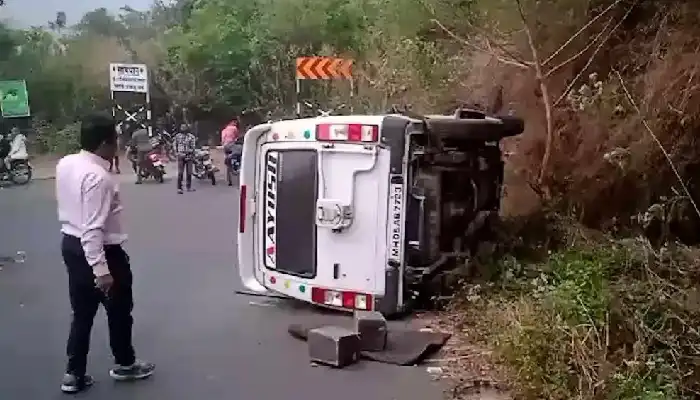 Pune Accident News | सिंहगढ़ घाट में यात्री परिवहन करने वाली जीप पलटी, 10 से 12 पर्यटक जख्मी