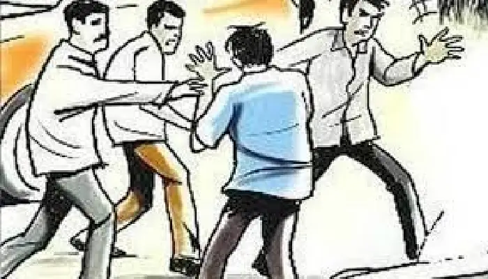 Pune Crime News | गाली गलौज करने को लेकर सवाल करने पर युवक की बेरहमी से पिटाई, तीन पर FIR; लोणी कालभोर परिसर की घटना