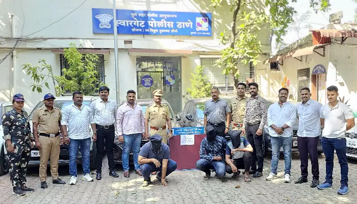 Pune Swargate Police | फर्जी कागजात के जरिए फोर व्हीलर गाड़ियों की बिक्री! स्वारगेट पुलिस ने गिरोह को पकड़ा; 36 लाख का वाहन जब्त