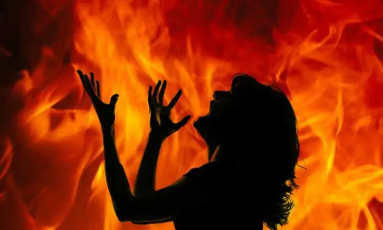 Pune Bharti Vidyapeeth Crime | शॉकिंग ! पुणे के फेमस इंजीनियरिंग कॉलेज के होस्टल में छात्रा ने खुद को जलाया, उपचार के दौरान मौत